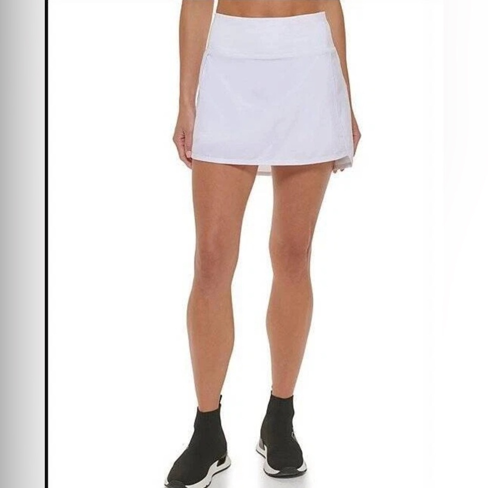 NWT DKNY size medium skort